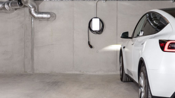 Kā daudzdzīvokļu mājās uzlādēt vairākus elektroauto vienlaicīgi?
