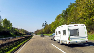 Ekspertu ieteikumi un tehniskie padomi drošam ceļojumam ar treilera piekabi