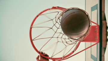 Esplanādē varēs skatīties basketbola olimpiskās kvalifikācijas tiešraides —  6. spēlētāja fanu zonā!