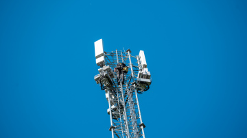 Visas “Tele2” bāzes stacijas Liepājā pieslēgtas optiskajam tīklam – 10 reizes pieaugs kapacitāte