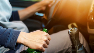 Ātrums, alkohols vai agresīva braukšana – kas ir pamatā satiksmes negadījumu skaita pieaugumam?