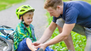 Pirmā palīdzība pie nelielām brūcēm un sasitumiem – skaidro farmaceits