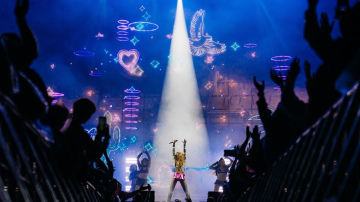 Viļņas 701. dzimšanas dienas svinības: Rita Ora un tūkstošiem svinētāju muzikālā talantu parādē Viņģa parkā