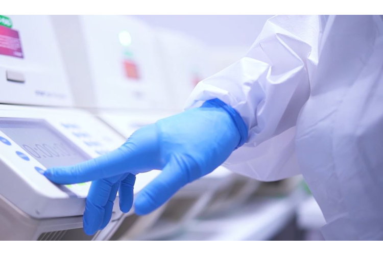 “Centrālā laboratorija”: Patversmju iemītniekiem Rīgā augstākā saslimstība ir ar C hepatītu