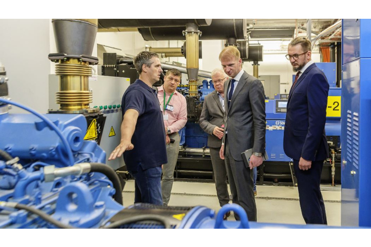 Klimata un enerģētikas ministrs devies vizītē uz Tet datu centru Dattum