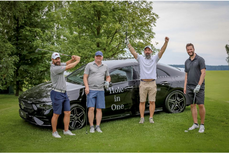 "MercedesTrophy" pašmāju golfa turnīrā pārliecinoši triumfē Kaspars Daugaviņš