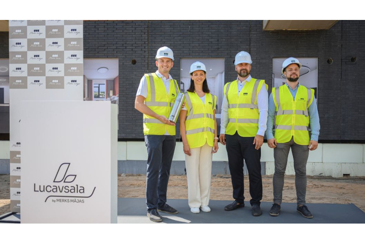 “Merks mājas” projektā “Lucavsala” iemūrē laika kapsulu – simbolisks solis dzīvokļu kompleksa attīstībā