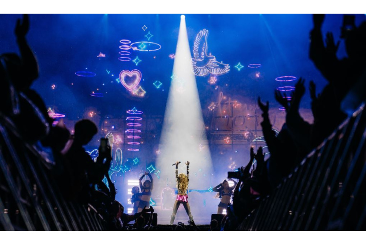 Viļņas 701. dzimšanas dienas svinības: Rita Ora un tūkstošiem svinētāju muzikālā talantu parādē Viņģa parkā
