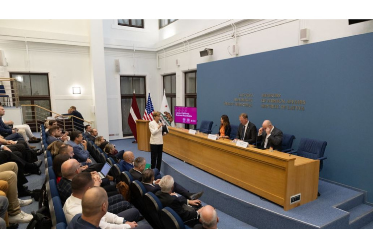 B. Braže, uzņemot Kalifornijas delegāciju: vēlamies palielināt ekonomiskās attiecības ar ASV ...