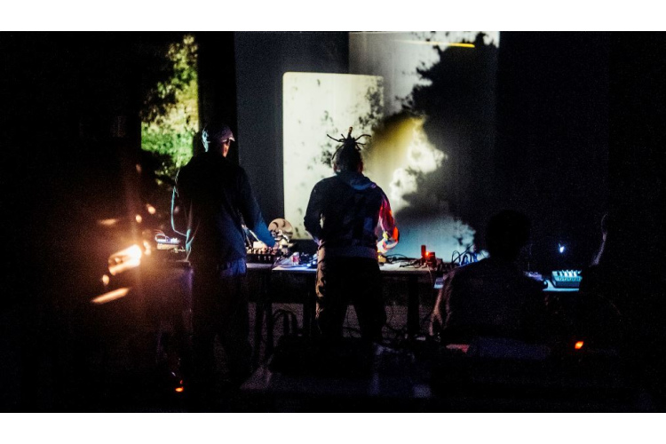 Paplašinātā kino performances starptautisku mākslinieku izpildījumā Valmieras novada Līču skolā