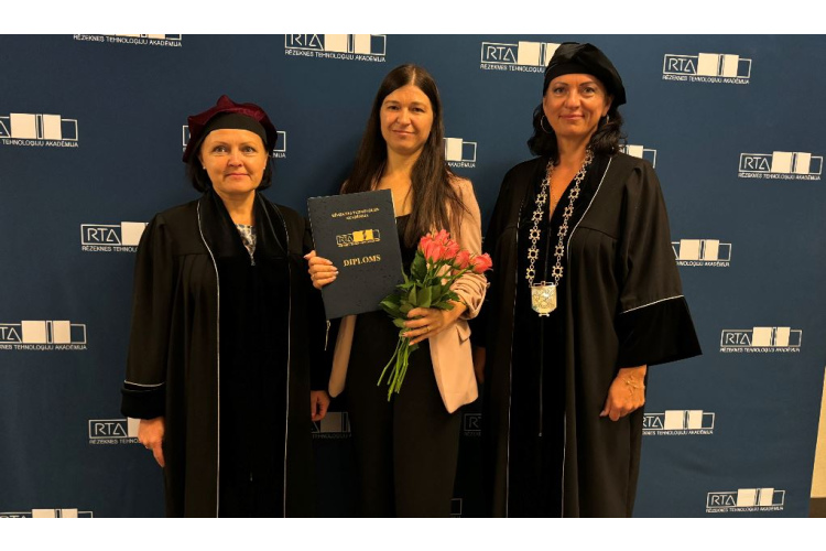RTA pasniegts jurista diploms Agitai Semjonovai