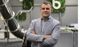 Telefonkrāpnieki sākuši izmantot mākslīgo intelektu sarunai pazīstamu cilvēku balsīs