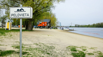Teju visās Rīgas oficiālajās peldvietās laba ūdens kvalitāte; pārējās peldēties pagaidām nav ieteicams