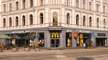 McDonald’s Latvijā atzīmē trīs desmitgades izcilības