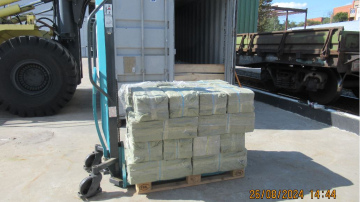 VID muitas amatpersonas kravas vilcienos atklāj vairāk nekā 400 000 kontrabandas cigarešu