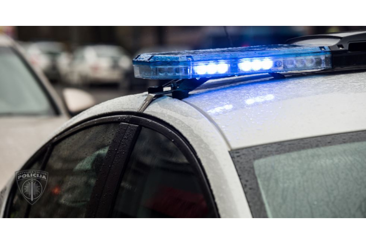 Valsts policija aicina atsaukties aculieciniekus ceļu satiksmes negadījumam Rīgā, Mazās Zolitūdes un Ķiburgas ielu ...