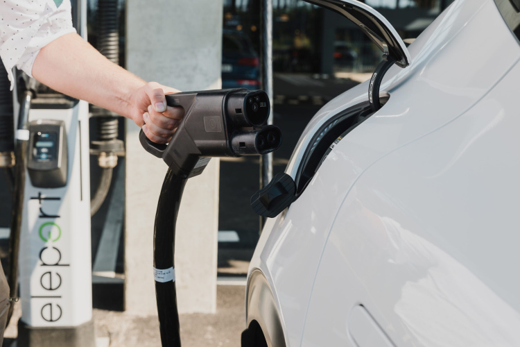 Mobilly lietotnē tagad pieejamas arī “Eleport” elektroauto uzlādes stacijas
