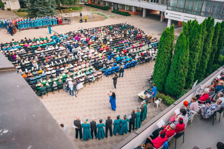 Latvijas Senioru sadziedāšanās svētki vieno dalībniekus un kuplina tradīcijas