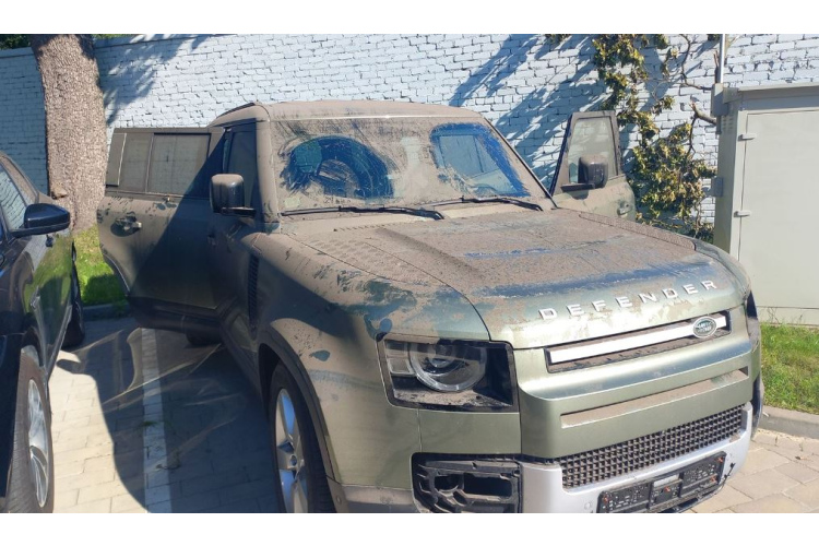Par pazemes autostāvvietā plūdos “noslīkušu” auto izmaksās 83 000 eiro