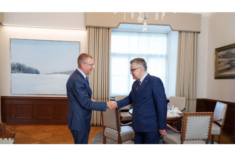 Valsts prezidents: nav pieļaujams, ka no bērnu vecākiem tiek sagaidīta to mācību līdzekļu iegāde...
