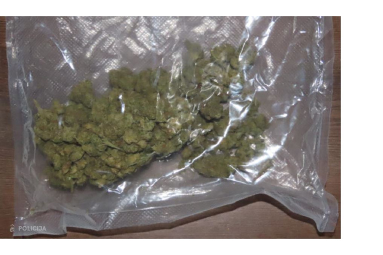 Likumsargi Latgales reģionā izņem narkotikas, cigaretes un pašizgatavotu alkoholu