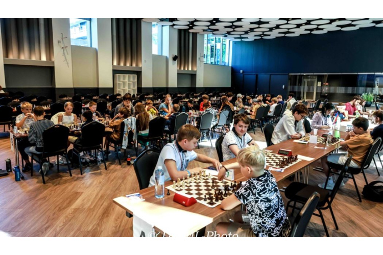 FIDE simtgadei veltītais bērnu un jauniešu šaha festivāls “Rudaga-Kaissa 2024” Jūrmalā pulcē gandrīz 200 jaunos šaha...