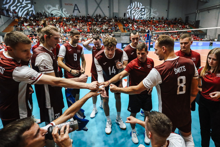 Latvijas volejbolisti Eiropas čempionāta kvalifikācijas spēlē uzvar Slovākiju