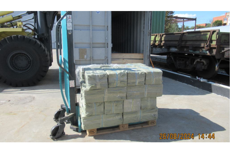 VID muitas amatpersonas kravas vilcienos atklāj vairāk nekā 400 000 kontrabandas cigarešu