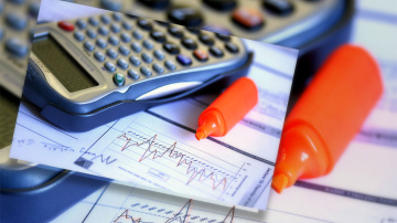 FM: Latvijā inflācija turas zem 1%