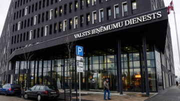 VID Nodokļu un muitas policija lūdz uzsākt kriminālvajāšanu  pret zemnieku saimniecības īpašnieku par “aplokšņu” algu ..