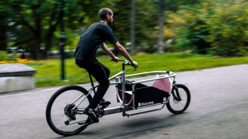 Latvijā radītu salokāmu elektrisku kravas velosipēdu “Vezums” plānots piedāvāt tirgū jau nākamgad