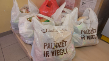 Pārtikas bankai Paēdušai Latvijai varēs ziedot visos Rimi veikalos