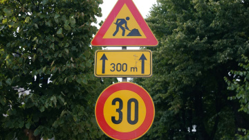 Pagarināti satiksmes ierobežojumi Mīlgrāvja tilta transporta mezglā