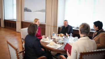 Valsts prezidents tiekas ar kultūras ministri Agnesi Lāci