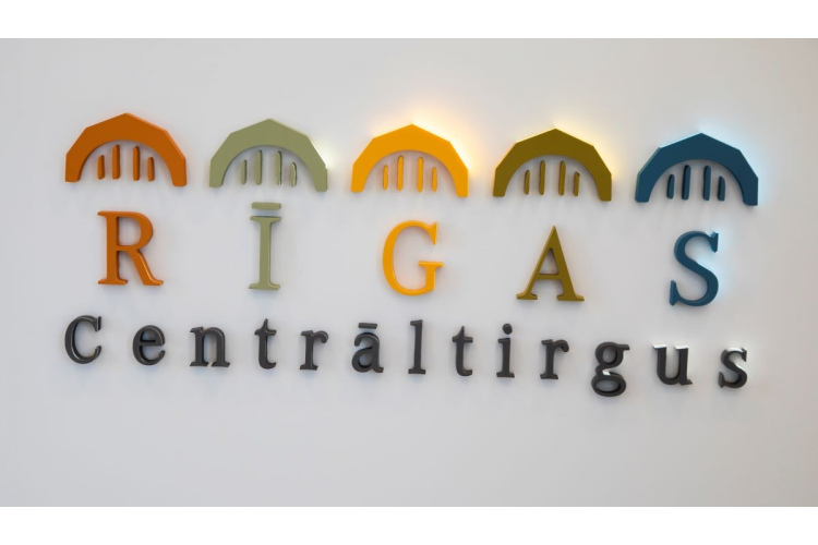 Nostiprinās Rīgas Centrāltirgus Sakņu paviljona jumta konstrukcijas