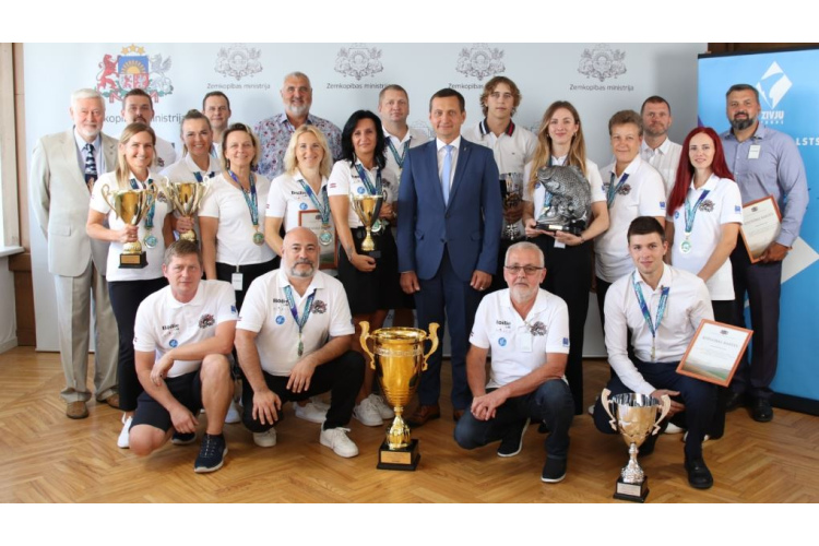 Zemkopības ministrs Armands Krauze sveic Latvijas sportistus ar sasniegtajiem augstajiem rezultātiem Pasaules..