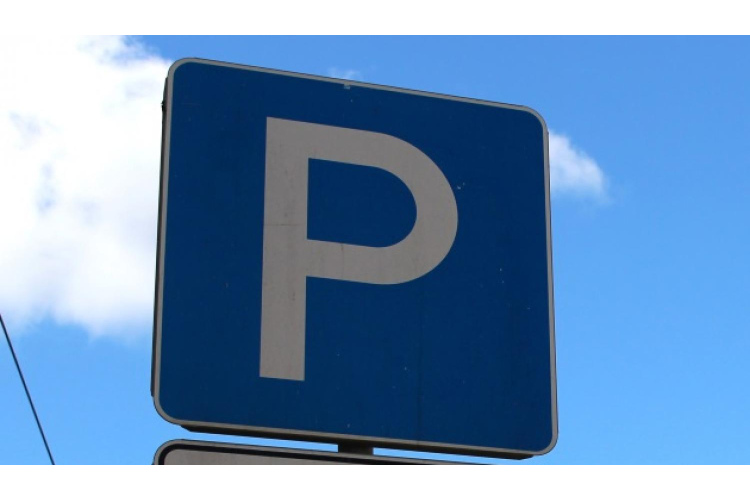 Miķeļdienas tirgus laikā atļaus novietot transportlīdzekļus Brīvības gatvē pie Brīvdabas muzeja