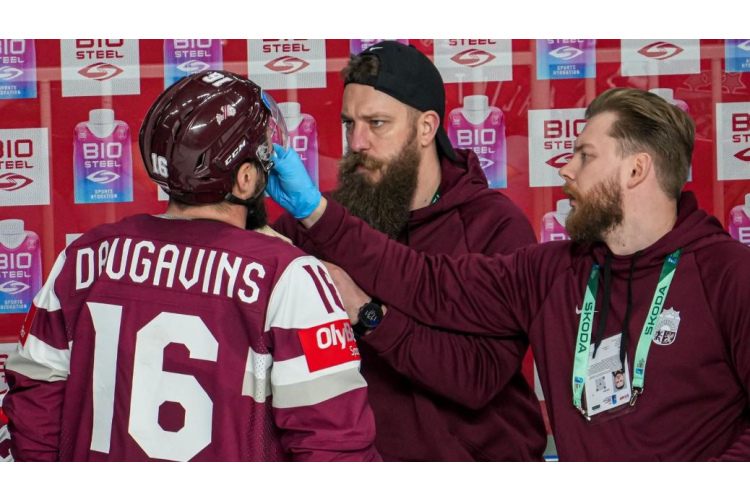 Komandas spēlētājs. Latvijas hokeja izlases ārsts Agnis Otvars