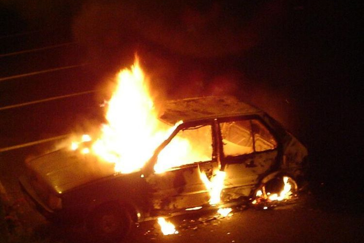 Daugavpilī par ļaunprātīgu automašīnas dedzināšanu apcietināts vīrietis