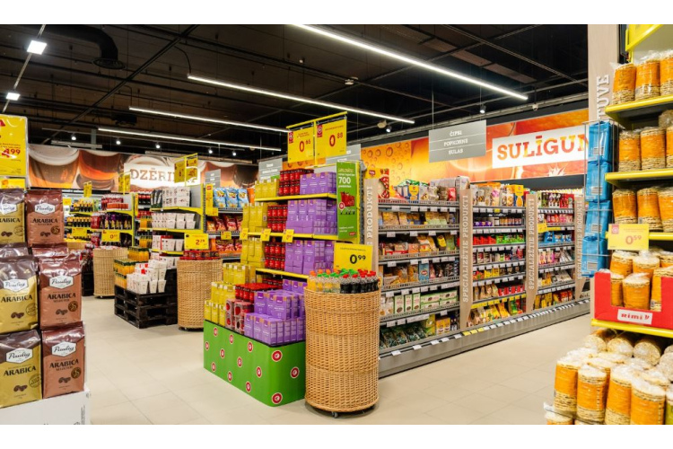 Zemo cenu zīmola Rimi Smart gada pirktākie produkti - ūdens, piens, salvetes un biezpiens