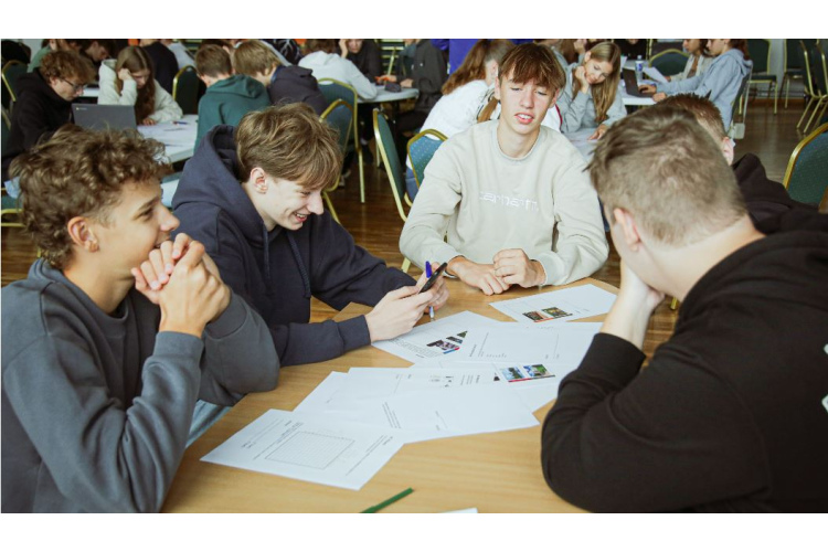 Loģikas spēlē “Sigulda Puzzle Day” pulcē gandrīz 130 jauniešus