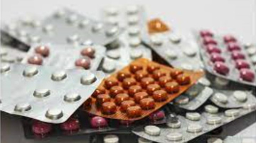 Kā neiedzīvoties nederīgajos medikamentos mājas aptieciņā? Padomos dalās farmaceite