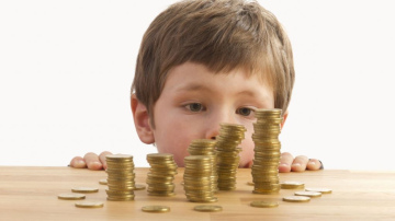 Rīt visā Latvijā norisināsies Naudas diena – tiešsaistes lekcijas skolēniem finanšu prasmju apguvei