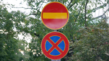 Rīgā turpina ieviest satiksmes izmaiņas ielu uzturēšanas darbu nodrošināšanai
