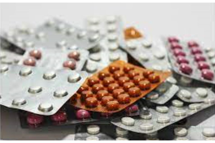 Kā neiedzīvoties nederīgajos medikamentos mājas aptieciņā? Padomos dalās farmaceite