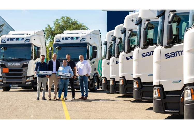 “Scania Latvia” noslēdz vienu no lielākajiem darījumiem uzņēmuma vēsturē – piegādātas 80 kravas automašīnas