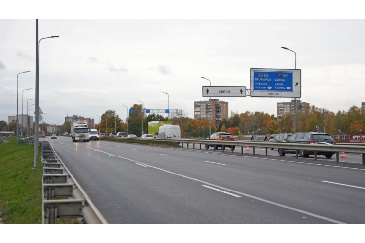 Rīgā turpinās vērienīgi seguma atjaunošanas darbi; lielākā daļa darbu - pabeigti