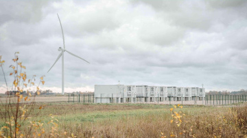 Atklāta Latvijā lielākā elektroenerģiju uzkrājošo bateriju sistēma
