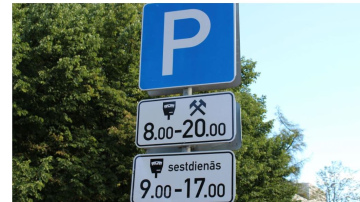 Veiks grozījumus pašvaldības maksas autostāvvietu lietošanas noteikumos