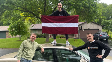 Iegūt pieredzi un zināšanas, nevis tikai iemainīt savu laiku pret naudu.